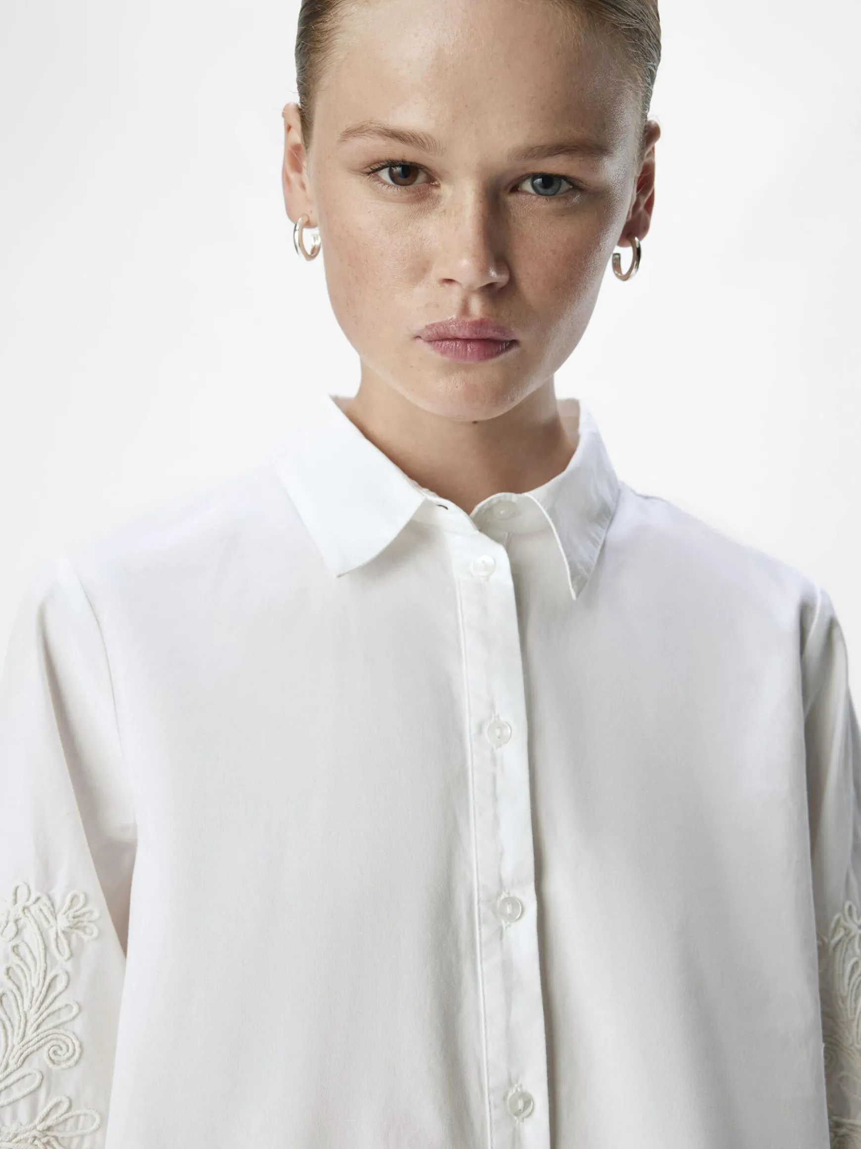 Dame OBJECT BRODERET SKJORTE